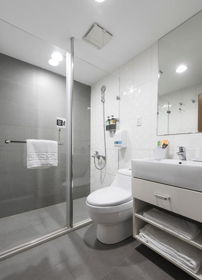 Sparrow Hotel Taichung Buitenkant foto