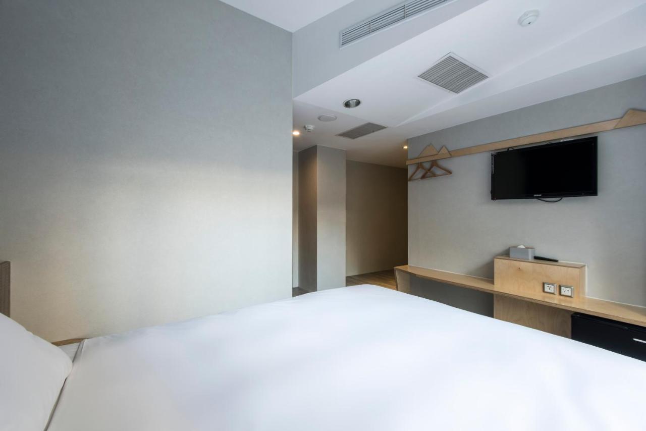 Sparrow Hotel Taichung Buitenkant foto
